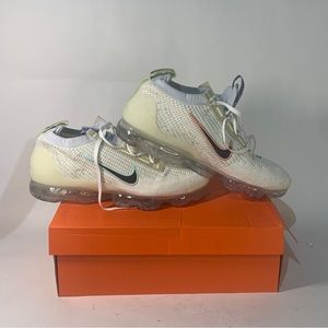 NIB NIKE AIR VAPORMAX 2021 FK SIZE 11 MENS WHITE BLACK LIGHT MADDER ROOT.